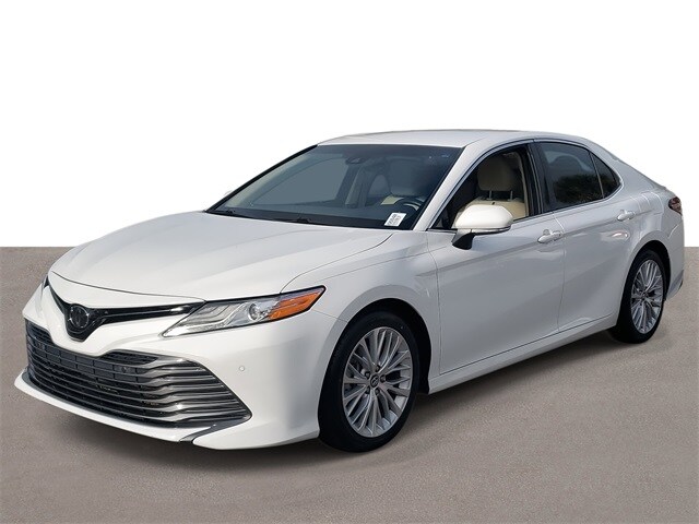 2018 Toyota Camry XLE photo 2