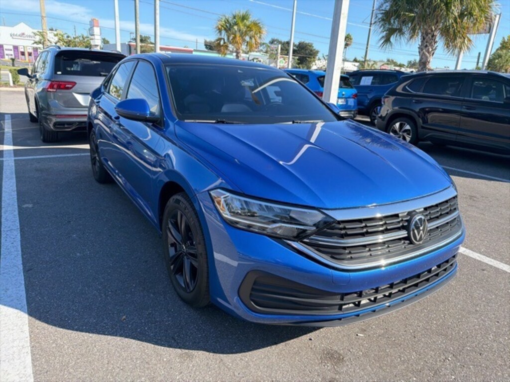 Used 2024 Volkswagen Jetta 1.5T SE Sedan