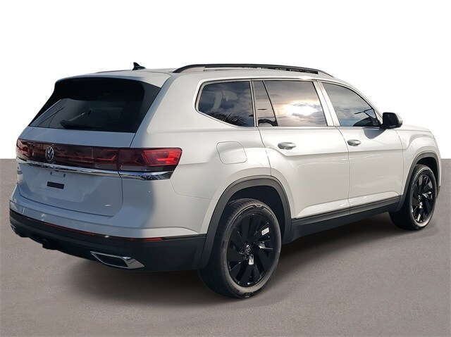 2026 Volkswagen Atlas SE photo 3