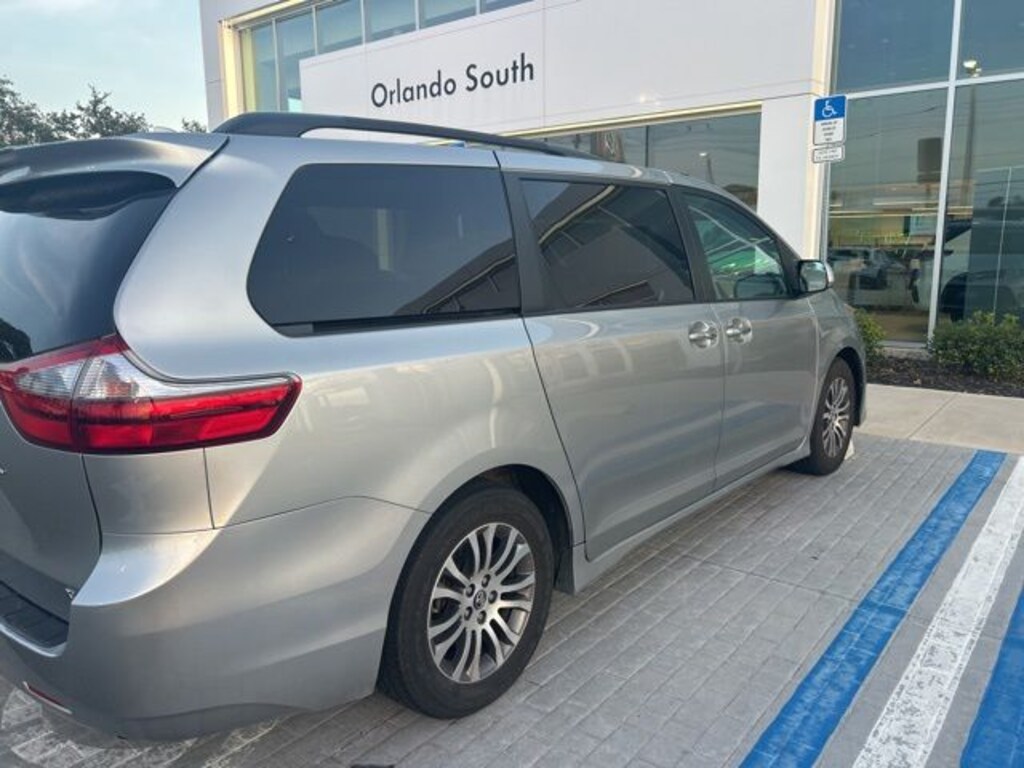 Used 2020 Toyota Sienna XLE Minivan/Van