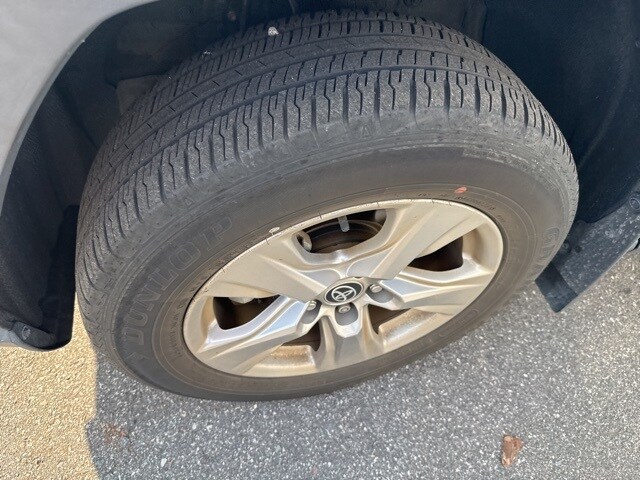 2023 Toyota RAV4 XLE photo 4