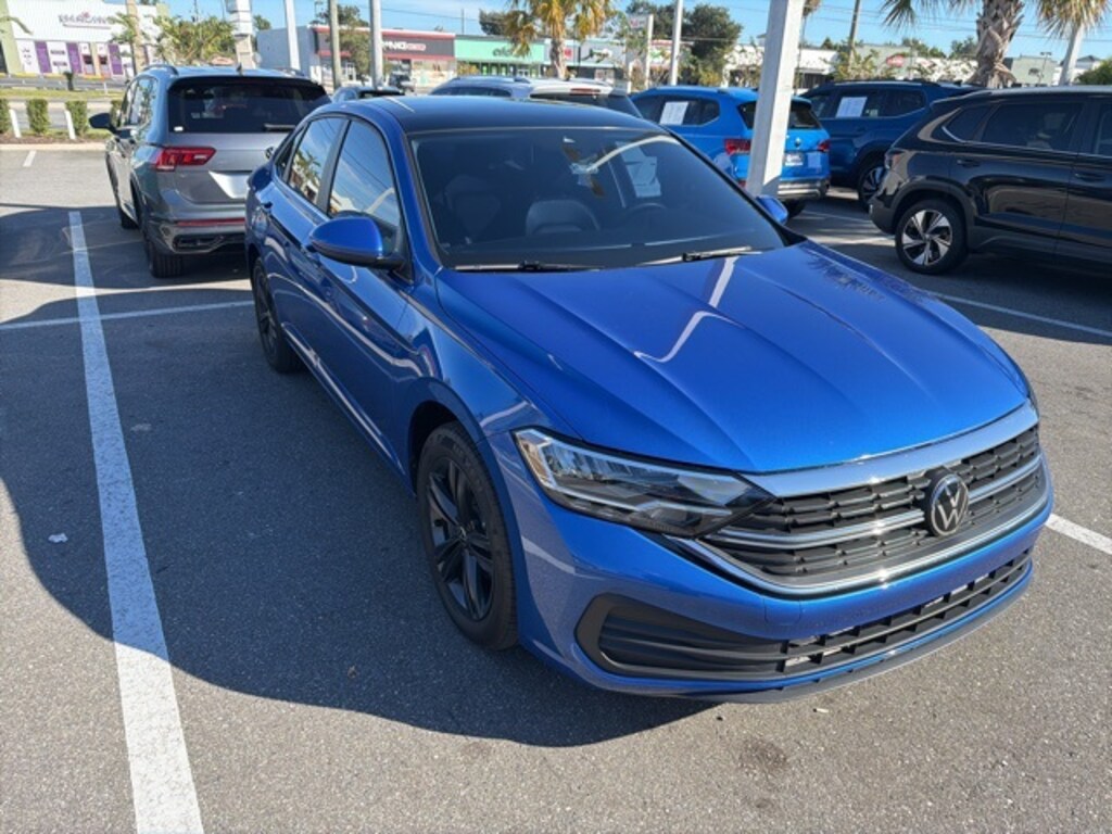 Used 2024 Volkswagen Jetta 1.5T SE Sedan
