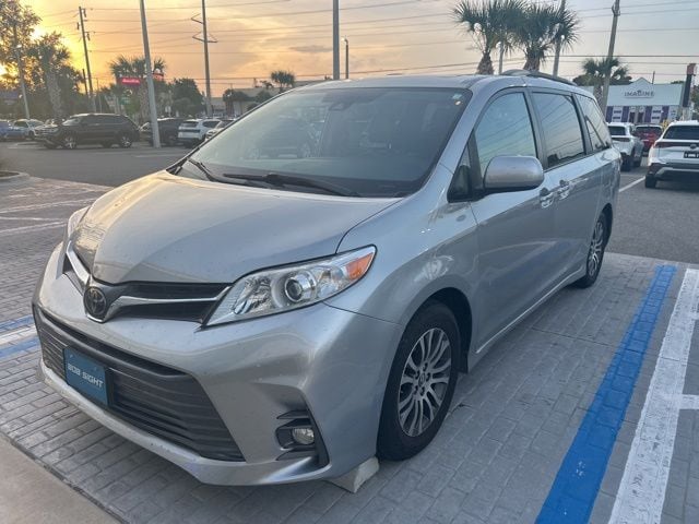 2020 Toyota Sienna XLE V6 7-Passenger Access Seat FWD's photo