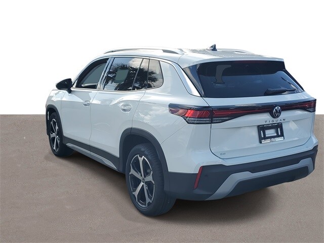 2025 Volkswagen Tiguan SE photo 2