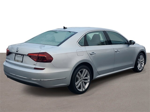 2018 Volkswagen Passat 2.0T SE photo 4