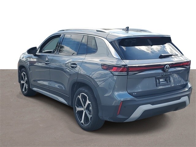 2025 Volkswagen Tiguan SE photo 3