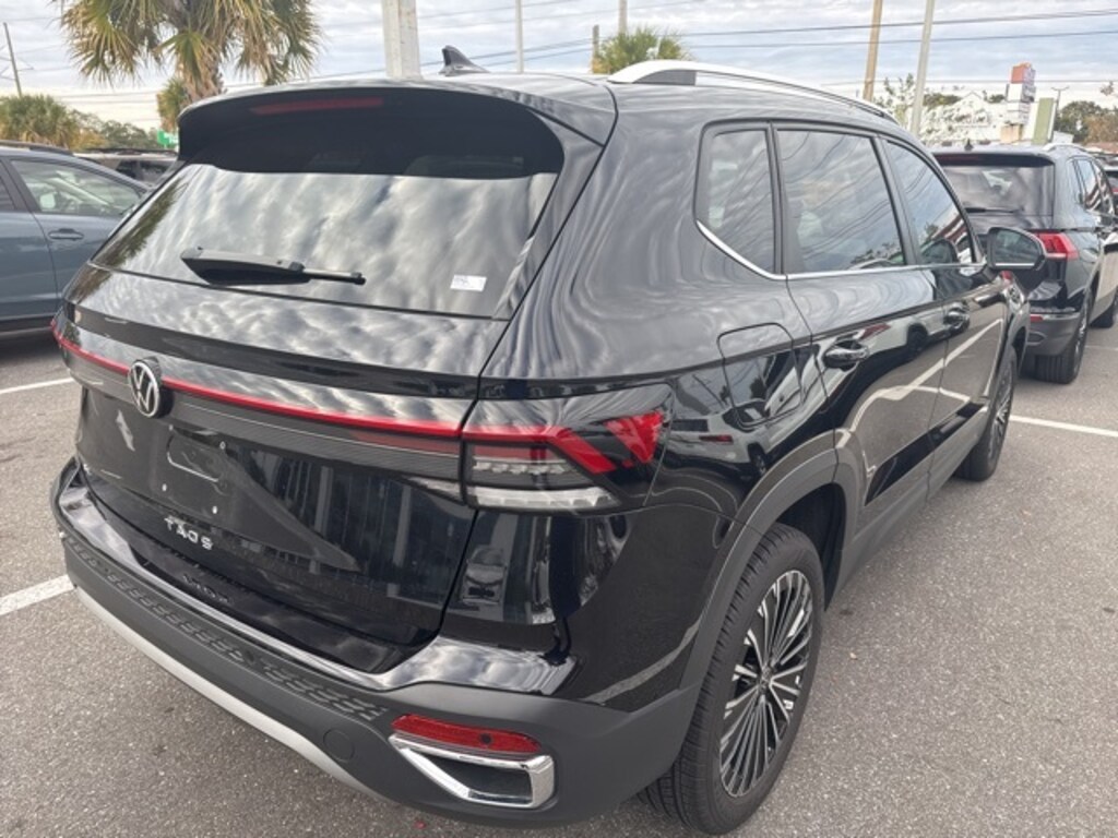 Used 2025 Volkswagen Taos 1.5T SE SUV