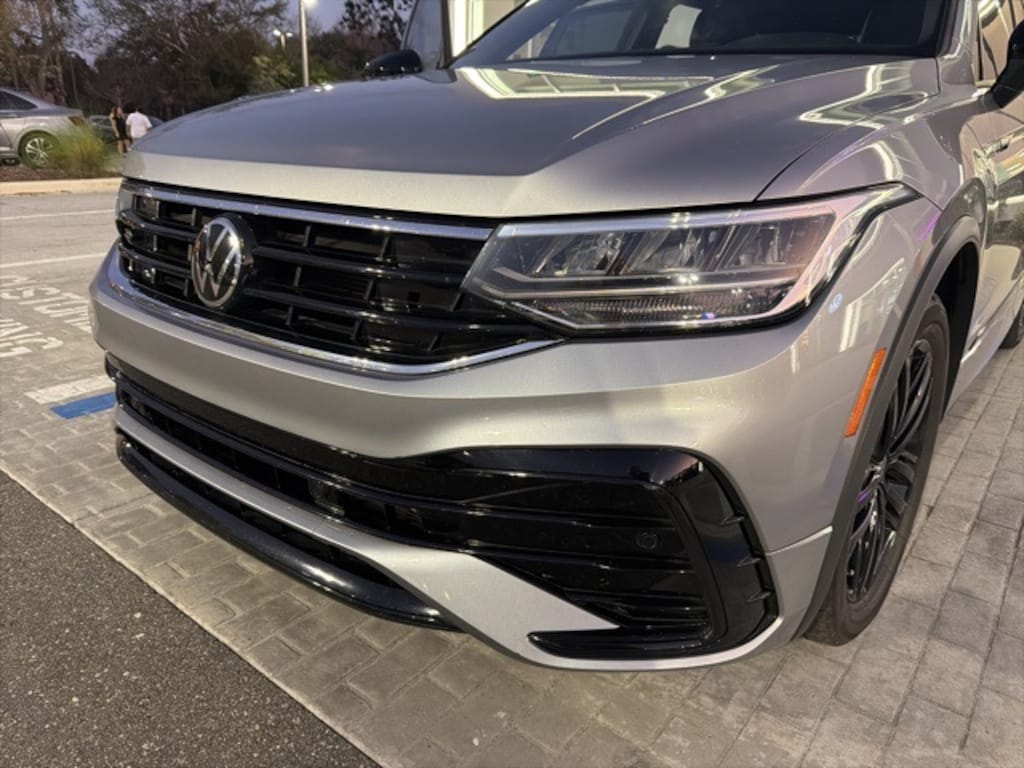 Used 2022 Volkswagen Tiguan 2.0T SE R-Line Black SUV