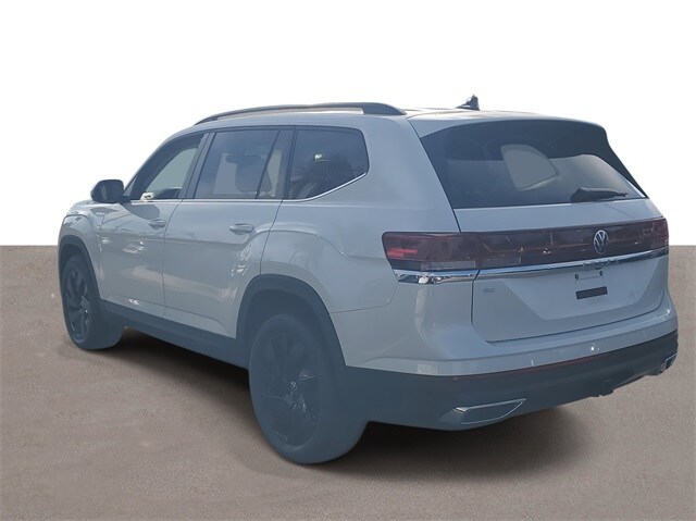 2026 Volkswagen Atlas SE photo 2