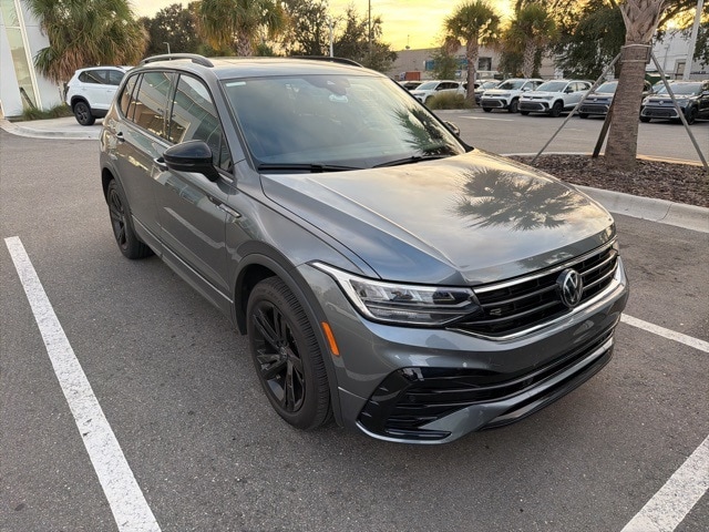2024 Volkswagen Tiguan SE R-LINE BLACK's photo