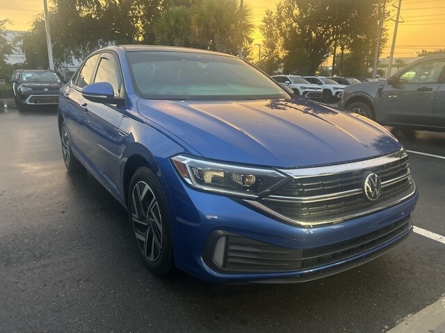 2022 Volkswagen Jetta 1.5T SEL photo 2