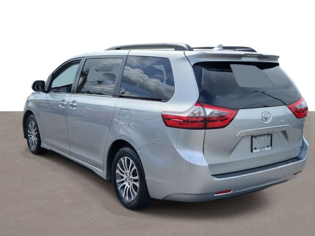 Used 2020 Toyota Sienna XLE Minivan/Van