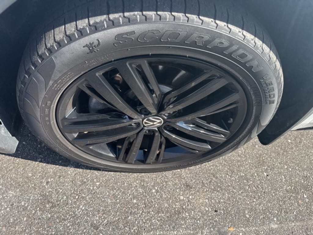 Used 2022 Volkswagen Tiguan 2.0T SE R-Line Black SUV