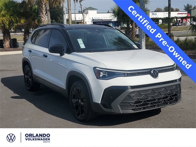 2025 Volkswagen Taos SE Black's photo