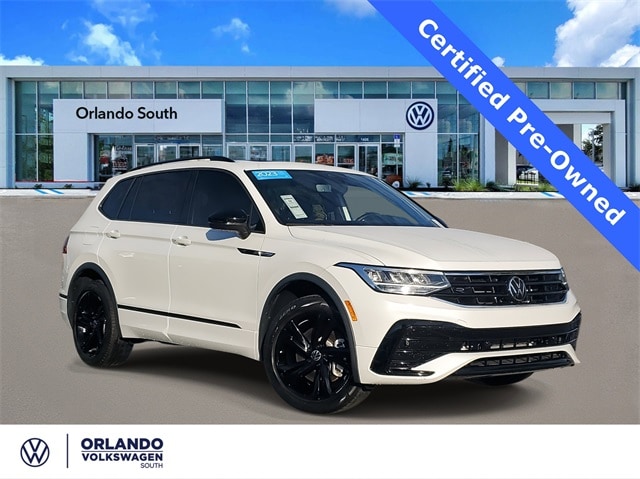 2023 Volkswagen Tiguan SE R-LINE BLACK's photo