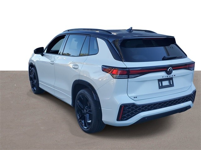 2026 Volkswagen Tiguan SE R-Line Black photo 3