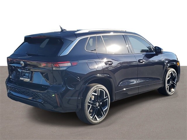 2026 Volkswagen Tiguan SEL R-Line photo 4