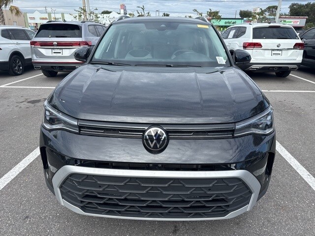 2025 Volkswagen Taos SE photo 3