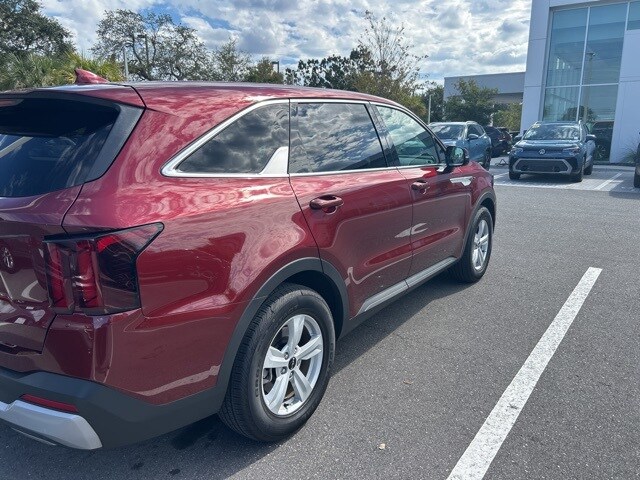 2025 Kia Sorento LX photo 4