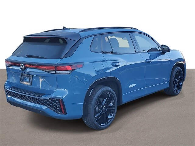 2026 Volkswagen Tiguan SE R-Line Black photo 3