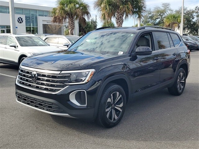 2025 Volkswagen Atlas SE photo 2