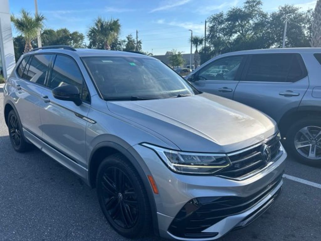 Certified 2022 Volkswagen Tiguan 2.0T SE R-Line Black SUV