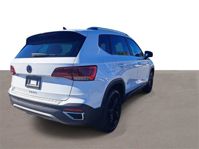 2023 Volkswagen Taos SE photo 2