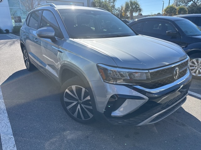 2023 Volkswagen Taos SE's photo