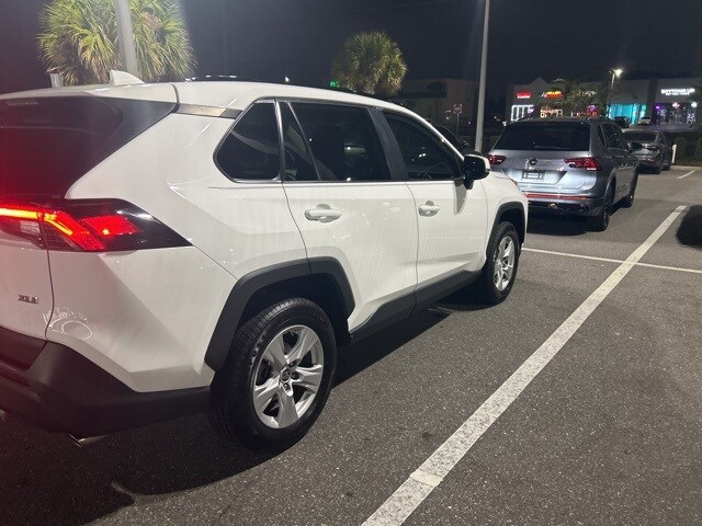 2021 Toyota RAV4 XLE photo 4