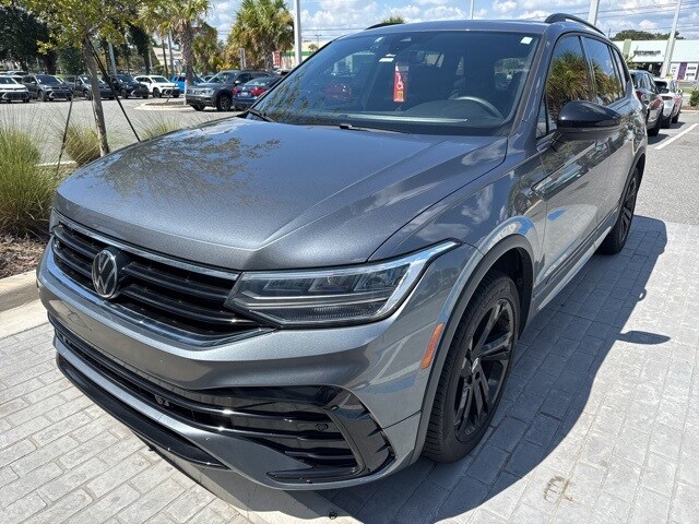 2023 Volkswagen Tiguan SE R-Line Black photo 2