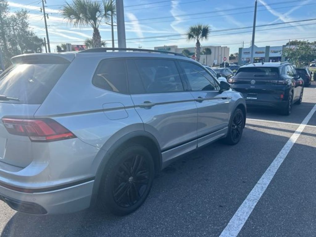 Certified 2022 Volkswagen Tiguan 2.0T SE R-Line Black SUV