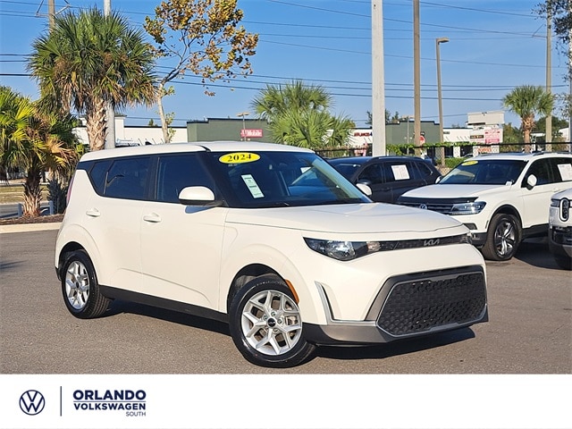 2024 Kia Soul LX's photo