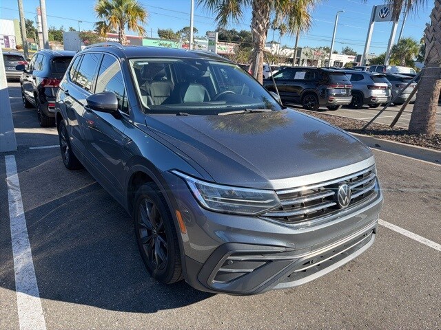 2022 Volkswagen Tiguan SE photo 2