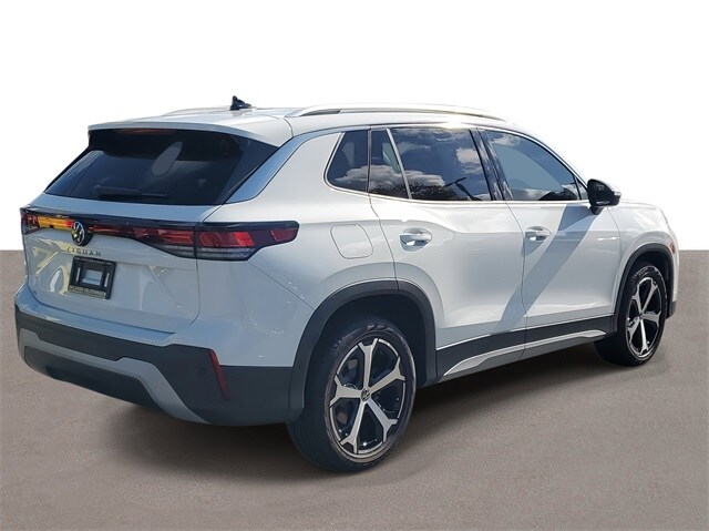 2025 Volkswagen Tiguan SE photo 3