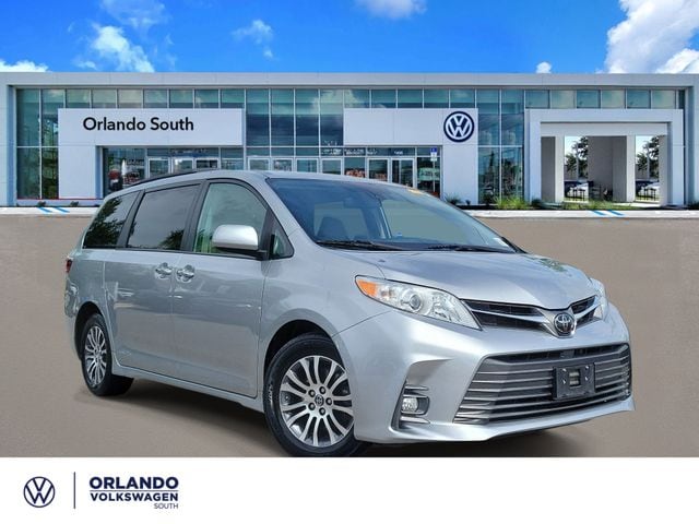 2020 Toyota Sienna XLE V6 7-Passenger Access Seat FWD's photo