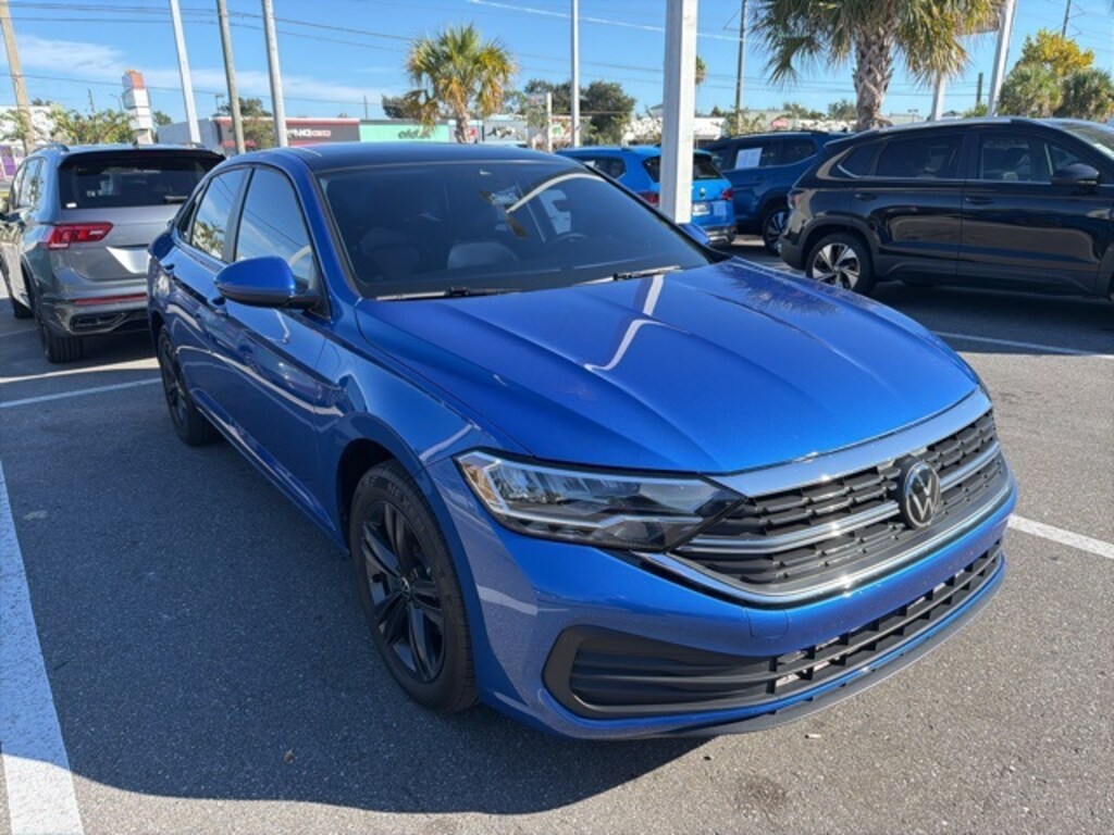 Used 2024 Volkswagen Jetta 1.5T SE Sedan
