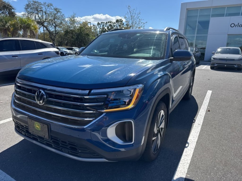 Used 2025 Volkswagen Atlas 2.0T SE w/Technology SUV