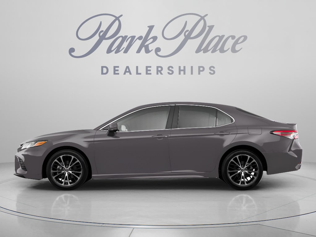 Used 2018 Toyota Camry SE Sedan