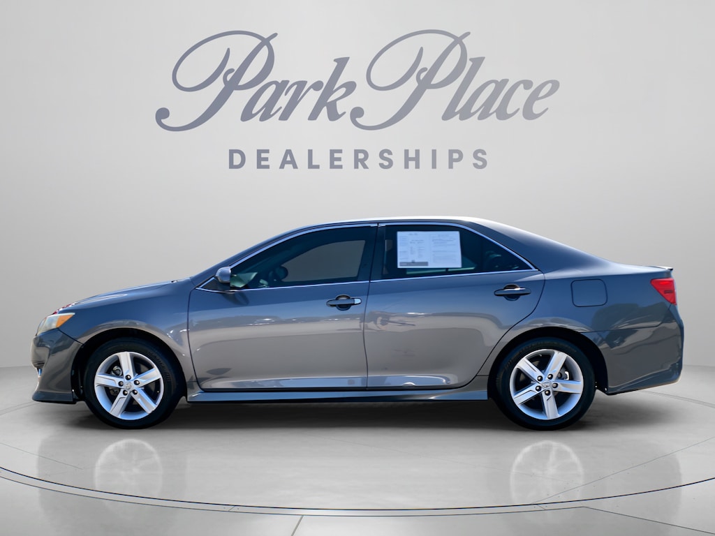 Used 2013 Toyota Camry SE Sedan