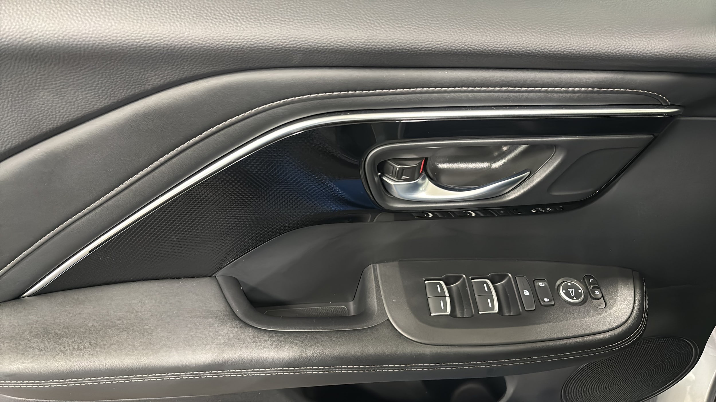 2025 Acura ADX Base - Photo 11