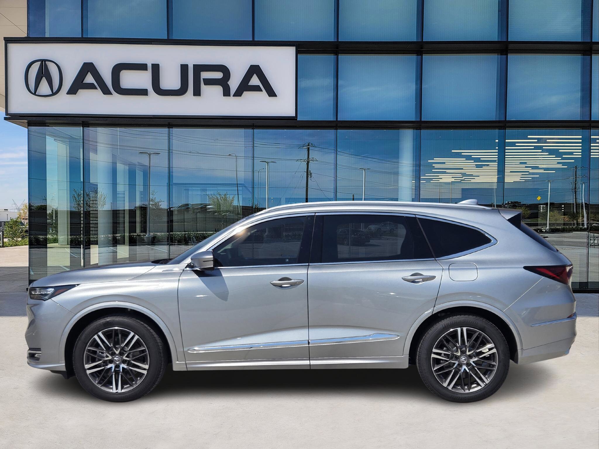 2026 Acura MDX SH-AWD Advance photo 3