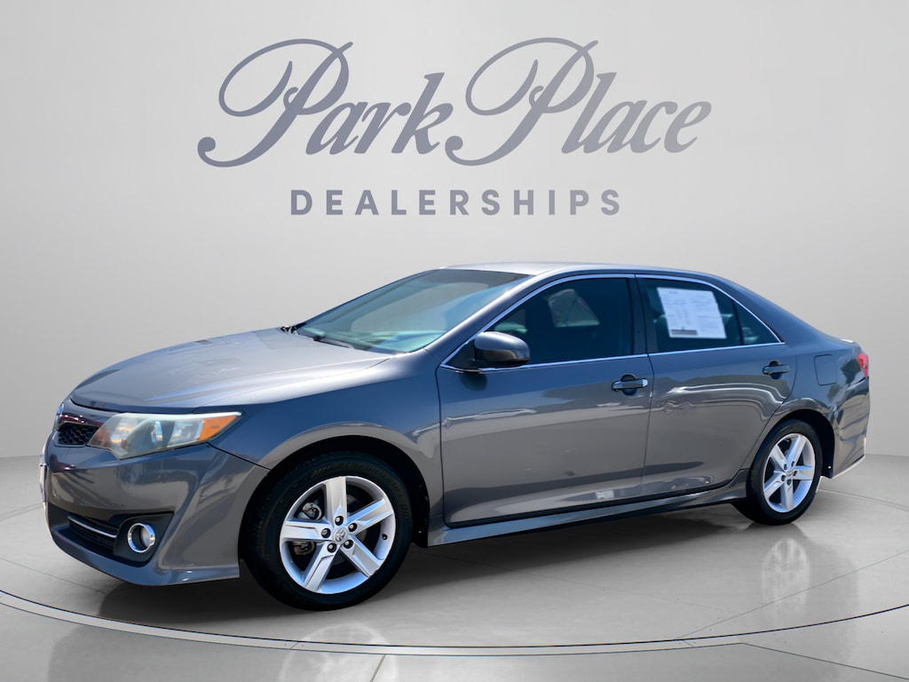 Used 2013 Toyota Camry SE Sedan