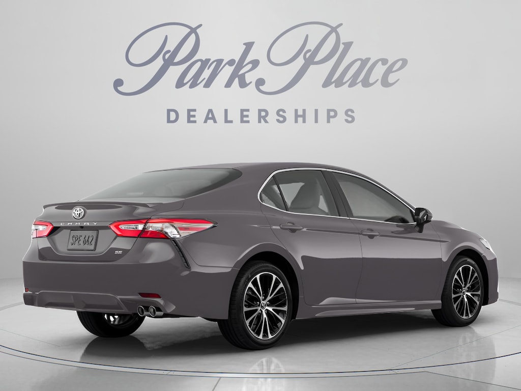 Used 2018 Toyota Camry SE Sedan