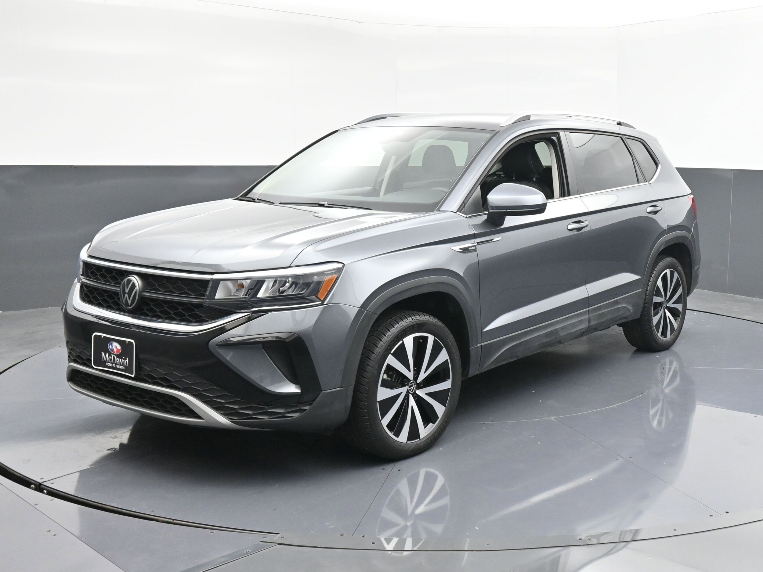 2024 Volkswagen Taos SE photo 3