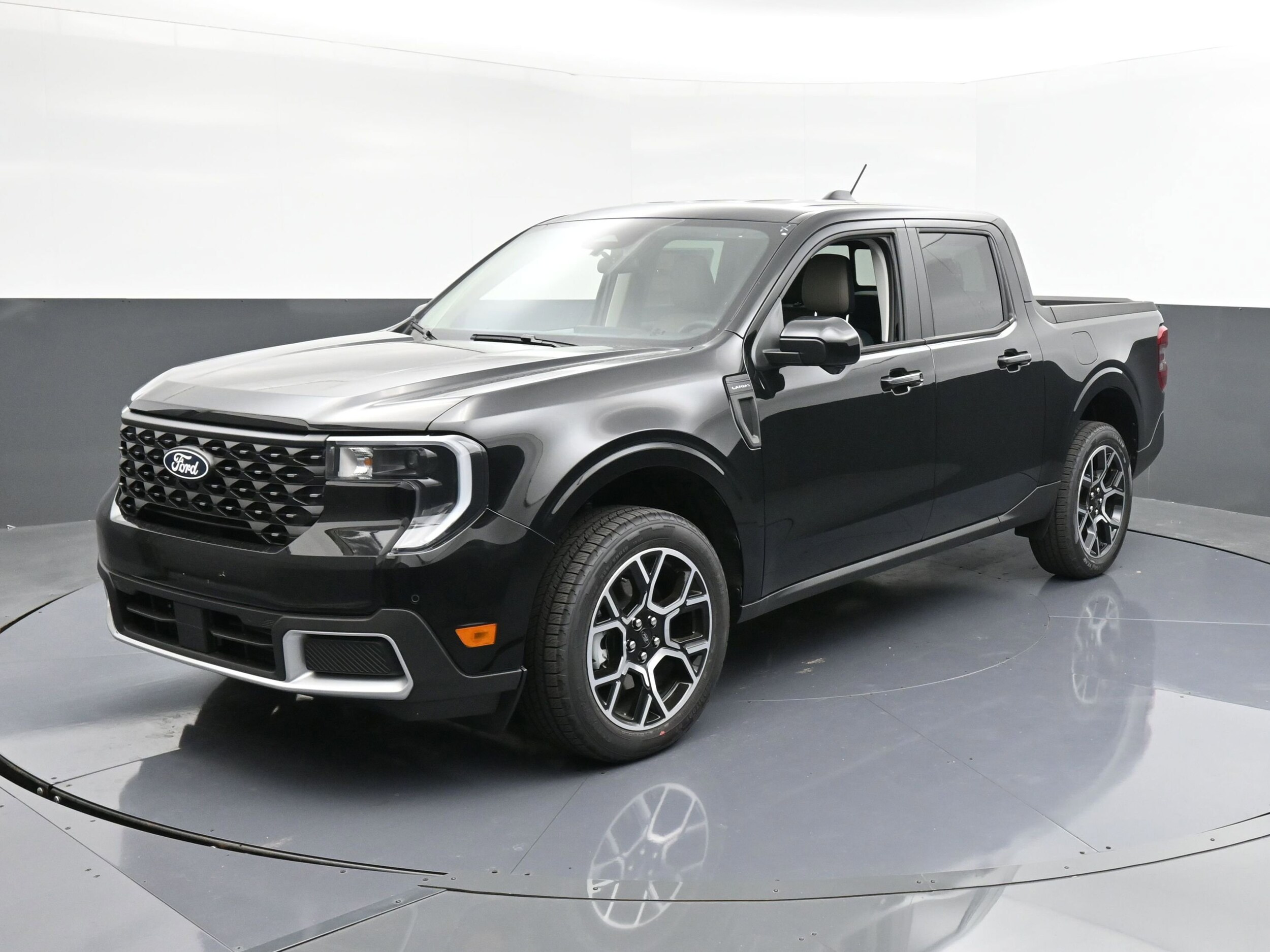 2025 Ford Maverick Lariat photo 3