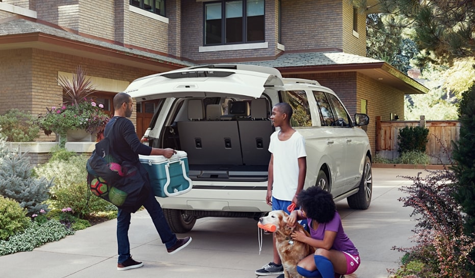 Ford Explorer_Holidays.png