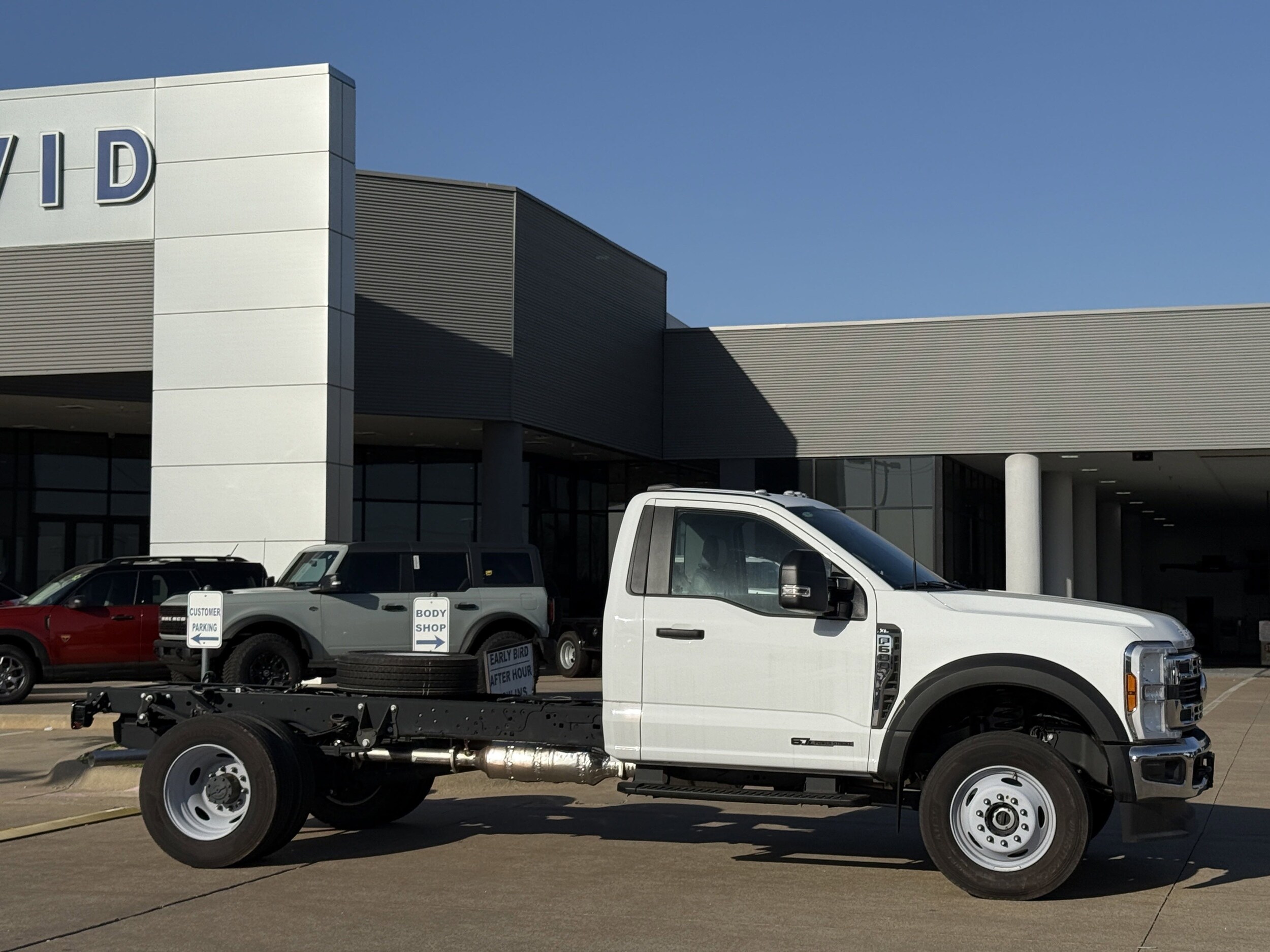 2024 Ford F-600 photo 3