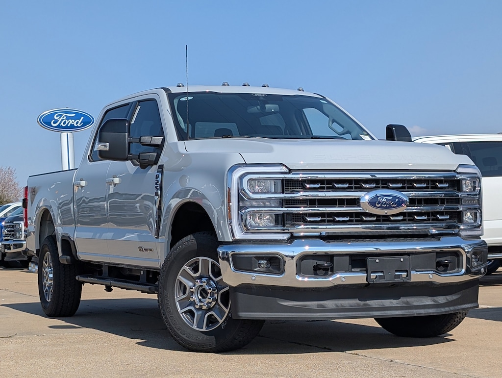 New 2026 Ford F-250 LARIAT Truck Crew Cab