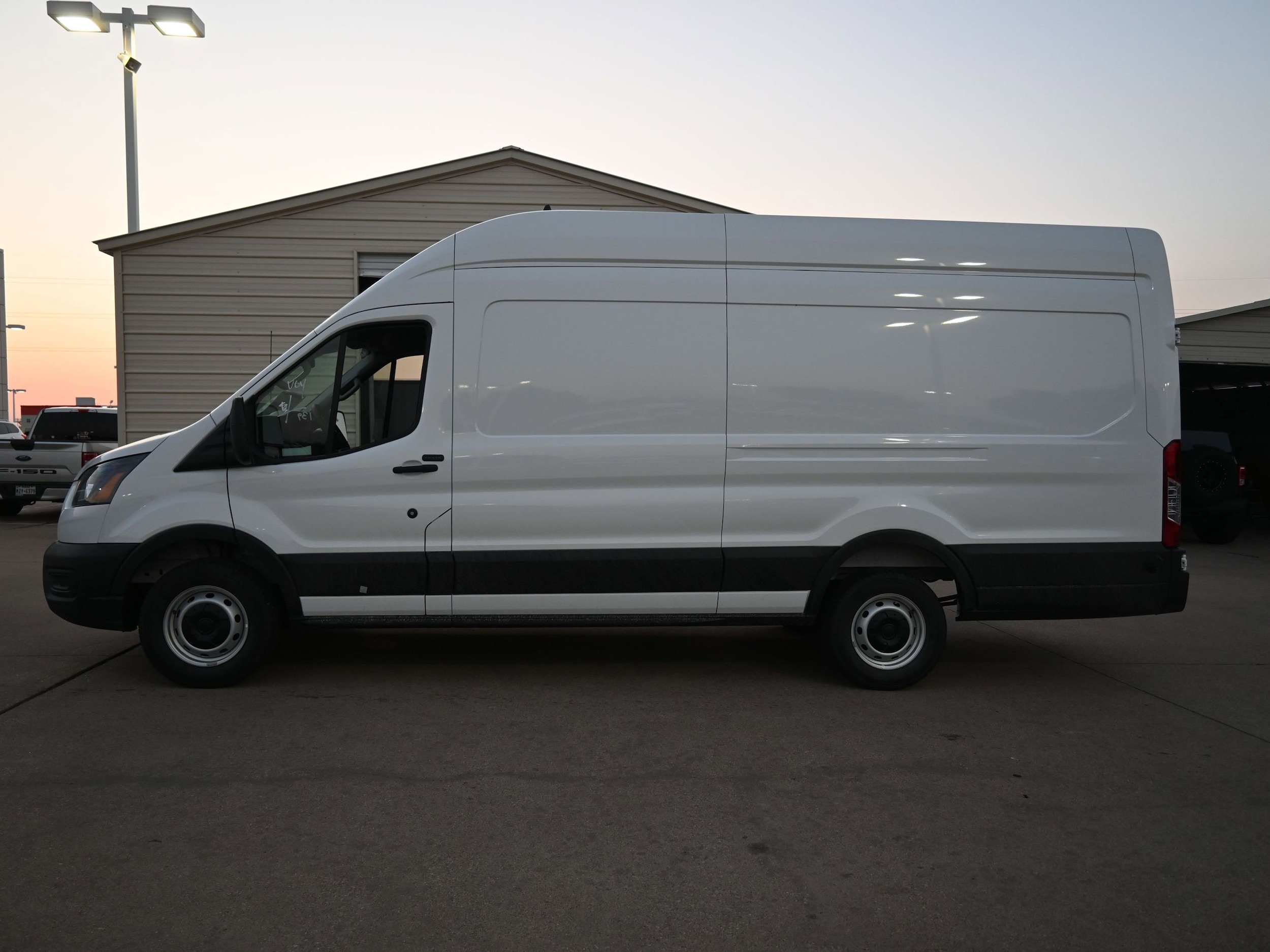 2025 Ford Transit photo 3