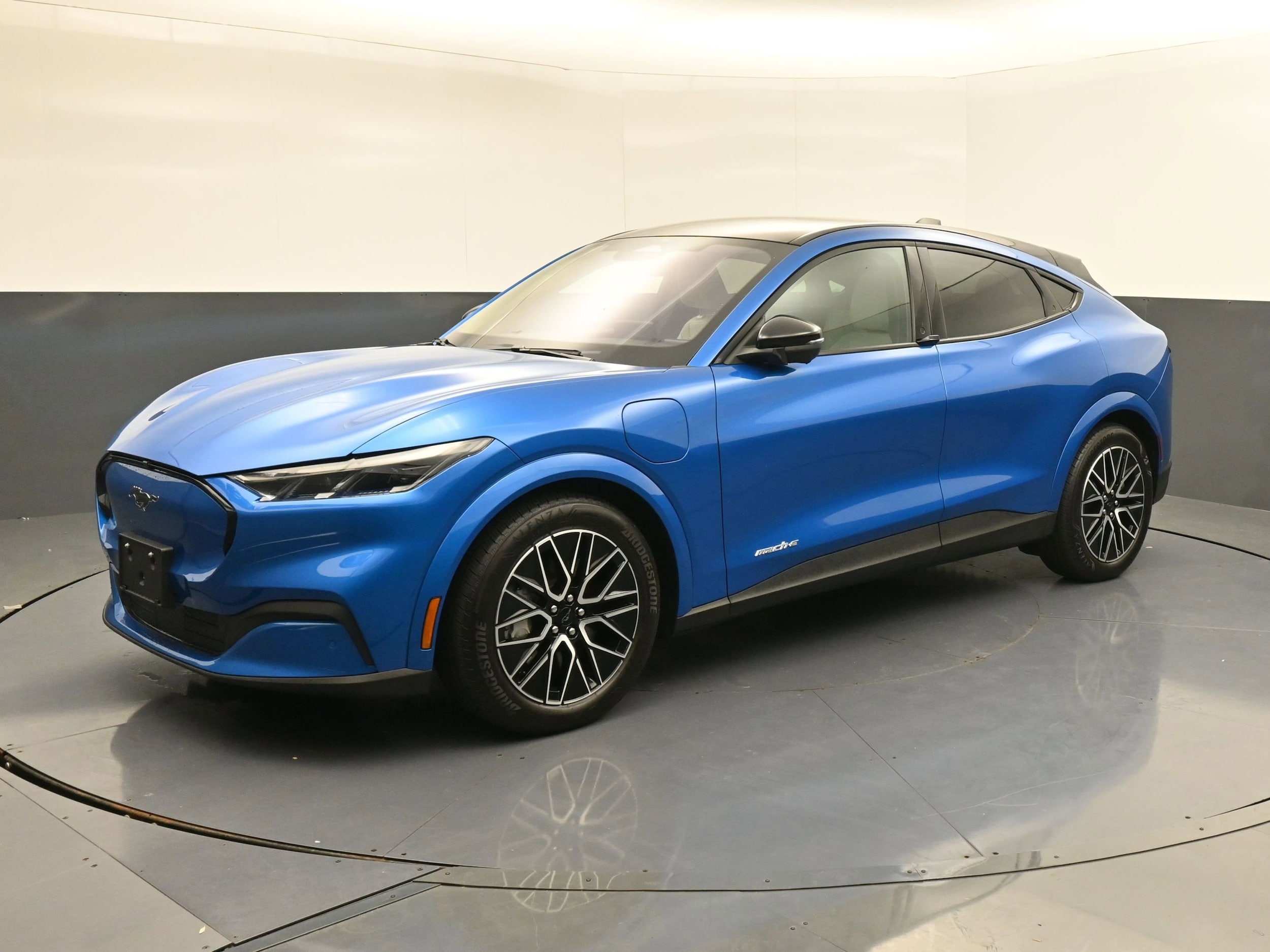 2025 Ford Mustang-Mach-e Premium's photo